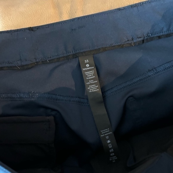 Lululemon men’s ABC pants in True Navy. Size 33 - Picture 16 of 16
